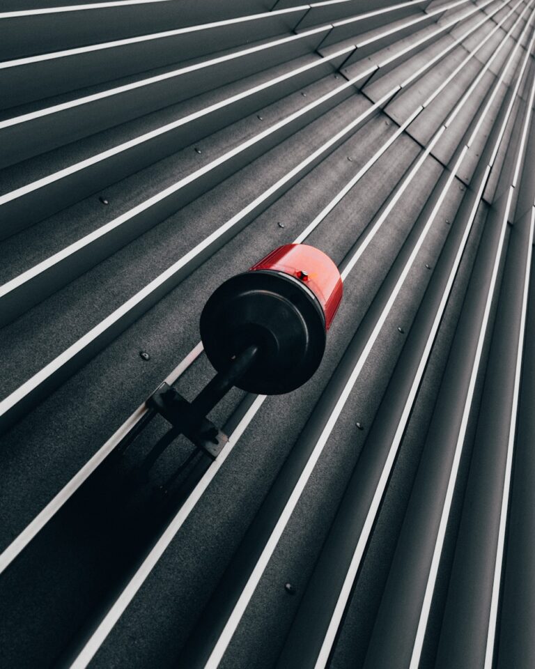 Jak aplikacja do systemu alarmowego ułatwia zarządzanie alarmem w domu?